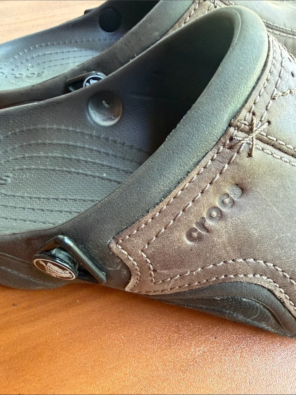 805 10/$50 🏄🏻‍♀️ Crocs Men’s Brown Slip-On Clog